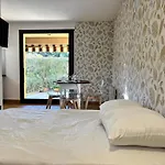 Hye352-gt15 - Giens Beau 2 Pieces Avec Jardinet 4 Pers Piscine *