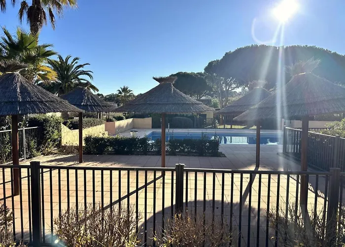 Hye352-gt15 - Giens Beau 2 Pieces Avec Jardinet 4 Pers Piscine